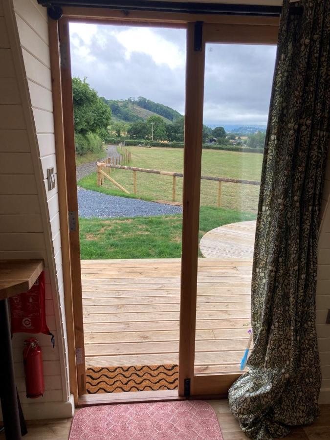ホテル Delor - Bryntalch Glamping Pods モントゴメリー エクステリア 写真